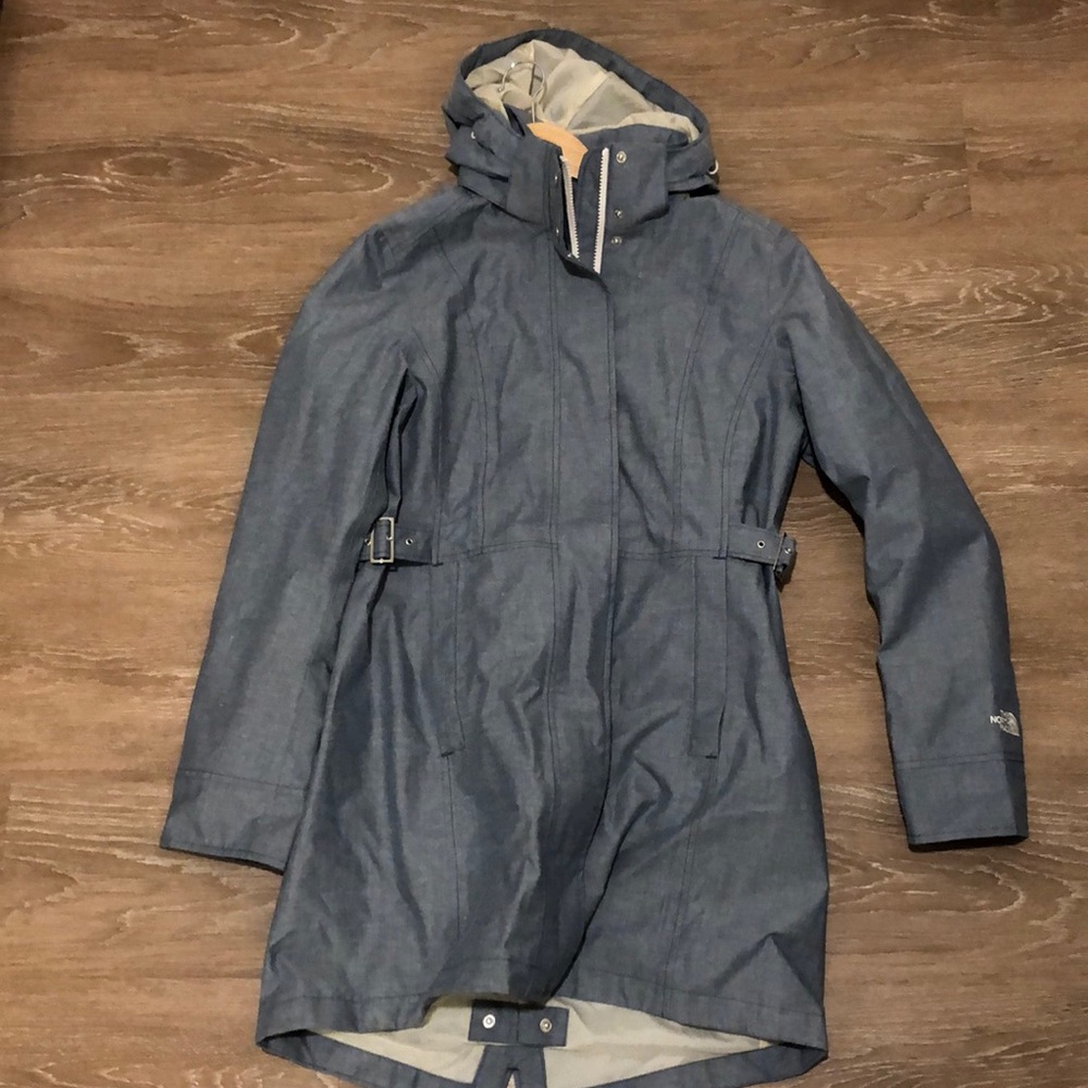 The North Face Rain Jacket size: M